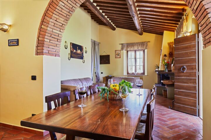 Ferienwohnung Gemme im Agriturismo Lucullo mit Pool Esstisch