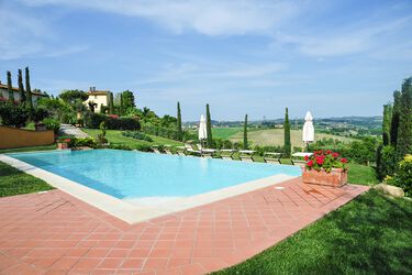 Weingut mit 4 Ferienwohnungen und Pool im Herzen der Toskana