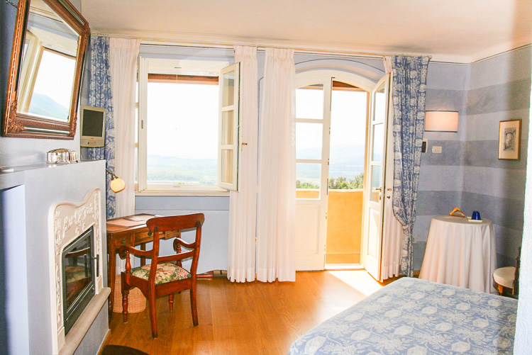 Juniorsuite Azzura im Toskana Edel-Hotel Relais Fonte Fossoli mit Pool am Meer