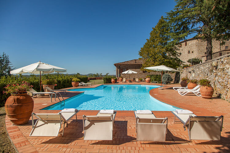 Doppelzimmer Classic Fiascaio Toskana Weingut La Vite im Chianti mit großem Pool und Restaurant