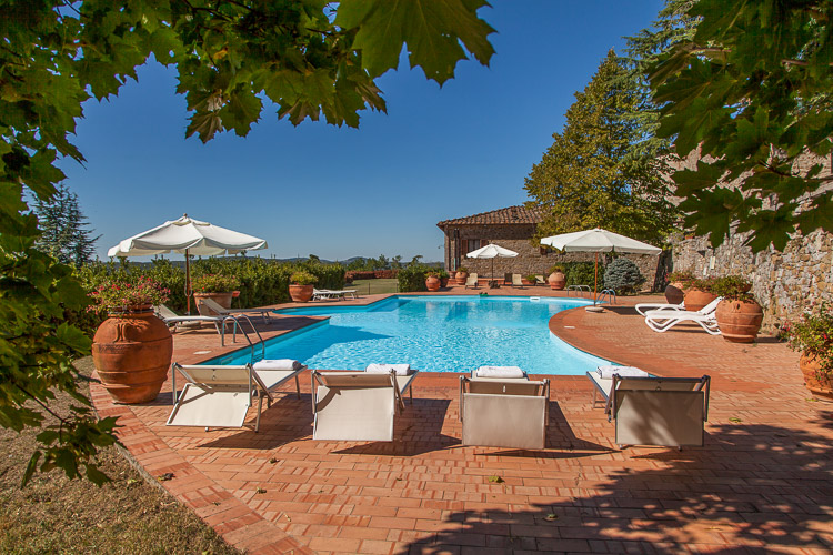 Doppelzimmer Classic Fornaciaio Toskana Weingut La Vite im Chianti mit großem Pool und Restaurant