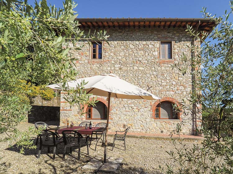 Toskana Agriturismo Weingut Casale Giglio im Chianti mit Panoramapool Ferienwohnung Gelsi Garten