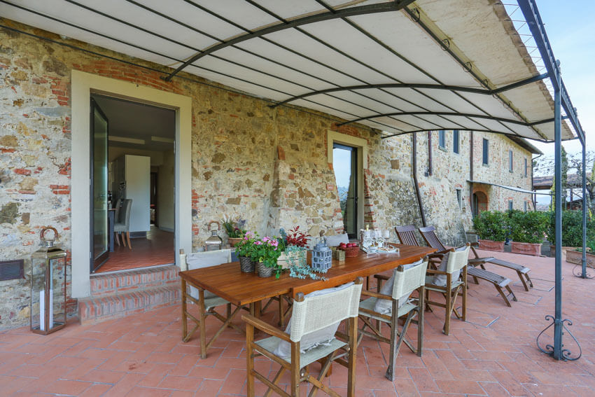 Alla Jesolana Luxus Weingut im Chianti mit Pool Ferienwohnung Tinaia Terrasse