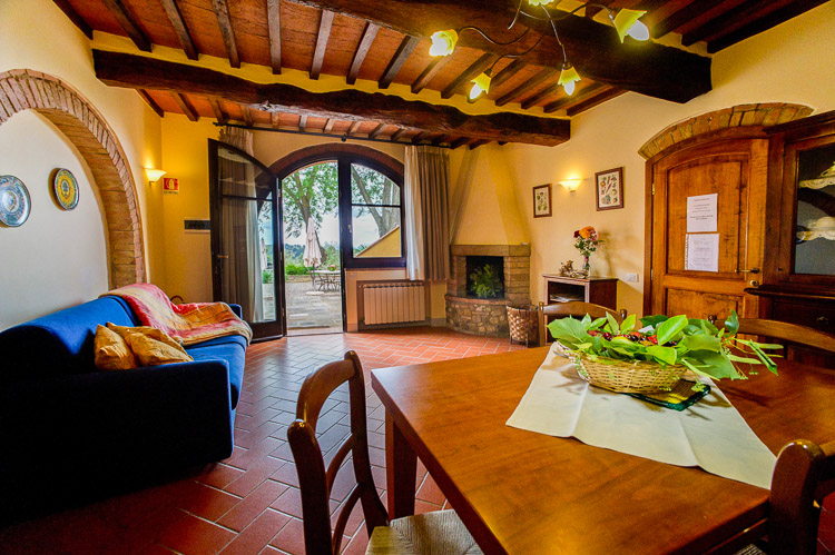 Ferienwohnung Gazza Tenuta Sticciano Toskana Weingut und Agriturismo mit Pool wohnen 2