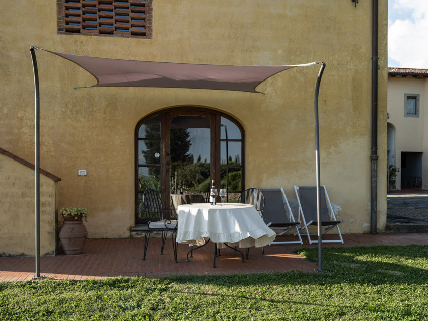 Ferienwohnung Trebbiano Weingut Casentino Toskana Agriturismo mit Pool bei Florenz Terrasse