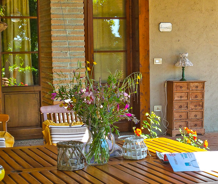Ferienwohnung Grottino Fattoria Fondacio, Toskana Weingut mit Pool bei Florenz Terrasse 1