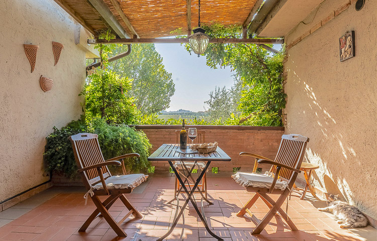 Ferienwohnung Libeccio Fattoria Fondacio, Toskana Weingut mit Pool bei Florenz Terrasse 3