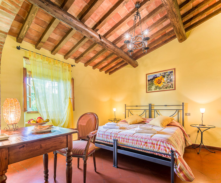 Doppelzimmer Gialla Toskana Agriturismo Bead an Breakfast mit Pool nahe Florenz  Schlafen 1