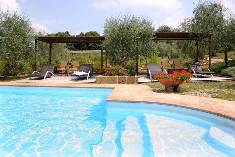 Toskana Ferienwohnung Reggia, mit Pool, Terrasse und Garten auf dem Luxus-Weingut