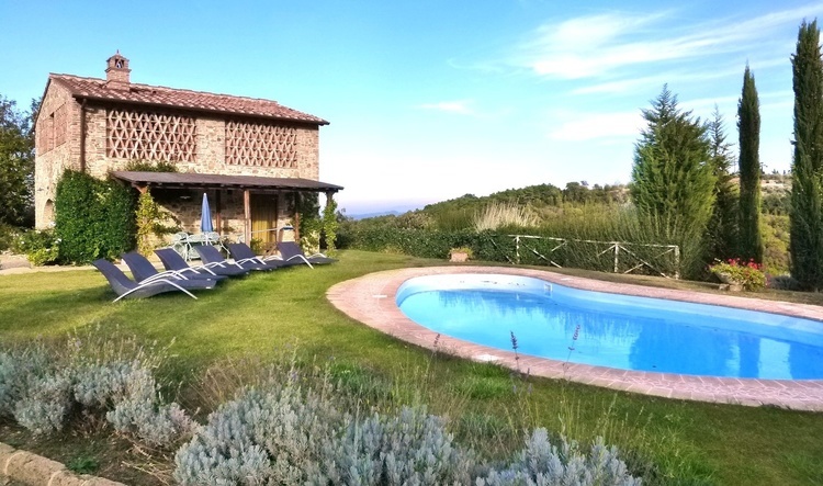 Toskana Agriturismo Weingut und Hotel bei San Gimginano Ferienhaus Villa Cabbiallina mit Pool