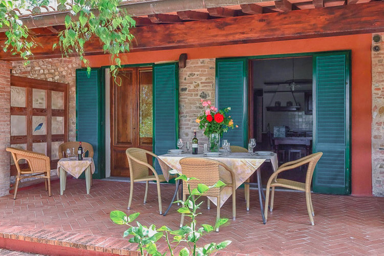 Ferienwohnung Rimessa Agriturismo Villa Panconesi mit Pool bei San Gimignano Terrassenbereich