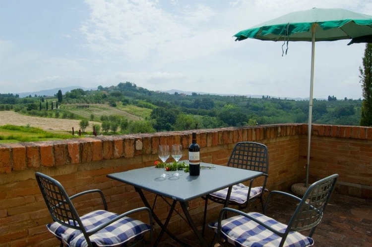 Ferienwohnung Cipresso im Toskana Edel-Weingut Poderenuovo mit Pool und Restaurant, Balkon