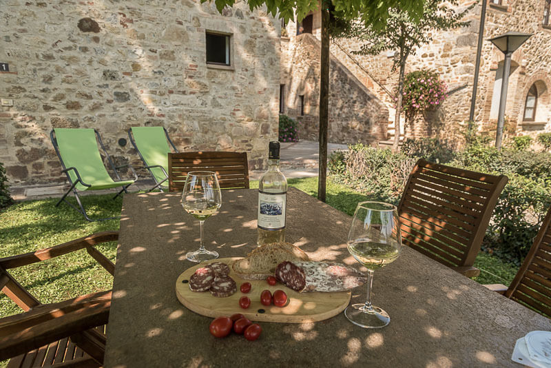 Landgut La Campagna mitten in der Toskana mit Pool Ferienwohnung San Gimignano Terrassenplatz