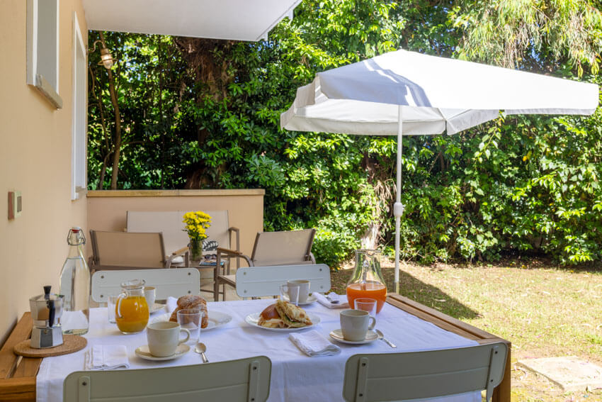 Toskana Agriturismo am Meer mit Pool Ferienwohnung Nr. 3 Terrassentisch