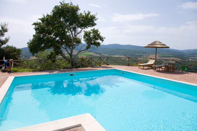 Toskana Ferienwohnung Nr. 9 für 6 Personen, im Borgo del Monte, mit 3 Terrassen und Pool