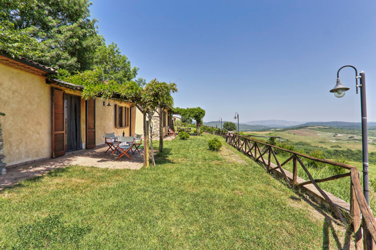 Toskana Ferienhäuschen Villetta Nr. 1 im Borgo del Monte mit Pool am Meer