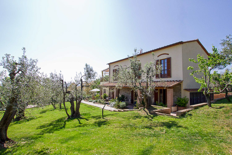 Ferienwohnung Nr. 2 im Agriturismo L'Uccello Canoro mit Pool am Meer