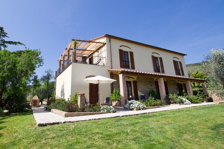 Ferienwohnung Nr. 2 im Agriturismo L'Uccello Canoro mit Pool am Meer
