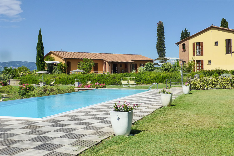 Ferienwohnung Oleandro, im Toskana Agriturismo La Poesia mit Pool und Terrasse