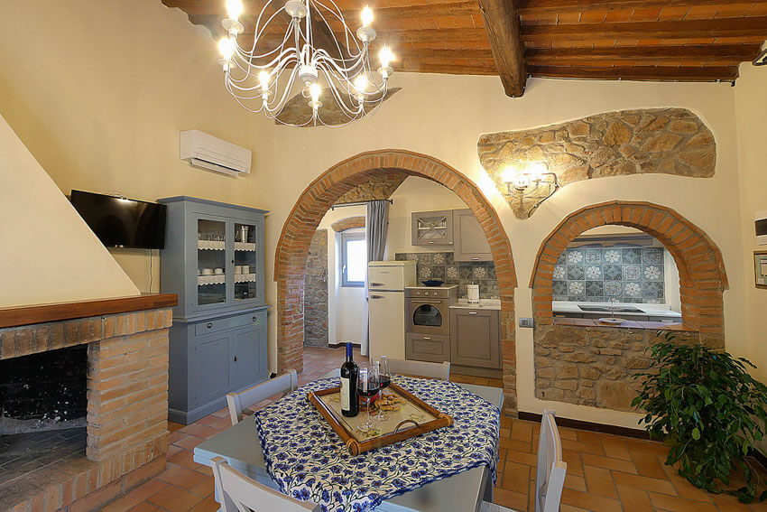 Wohnung Fiordialiso Toskana Agriturismo Castagnetto mit Pool und Meerblick Essbereich