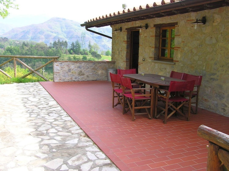 Toskana Ferienwohnung Adelia in der Villa Panoramica bei Lucca mit Pool