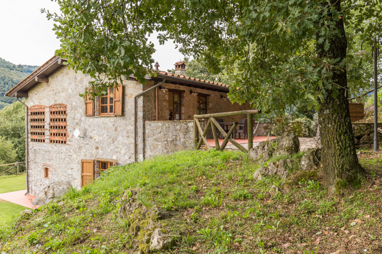 Toskana Ferienwohnung Adelia in der Villa Panoramica bei Lucca mit Pool