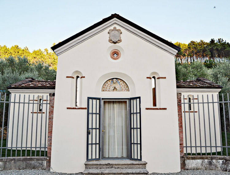 Doppelzimmer Chapel-Suite Toskana Hotel La Villa mit Pool bei Lucca