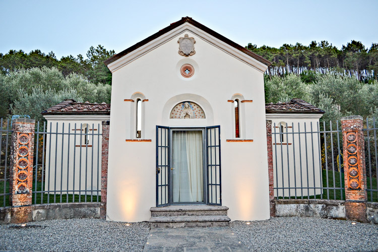 Doppelzimmer Chapel-Suite Toskana Hotel La Villa mit Pool bei Lucca