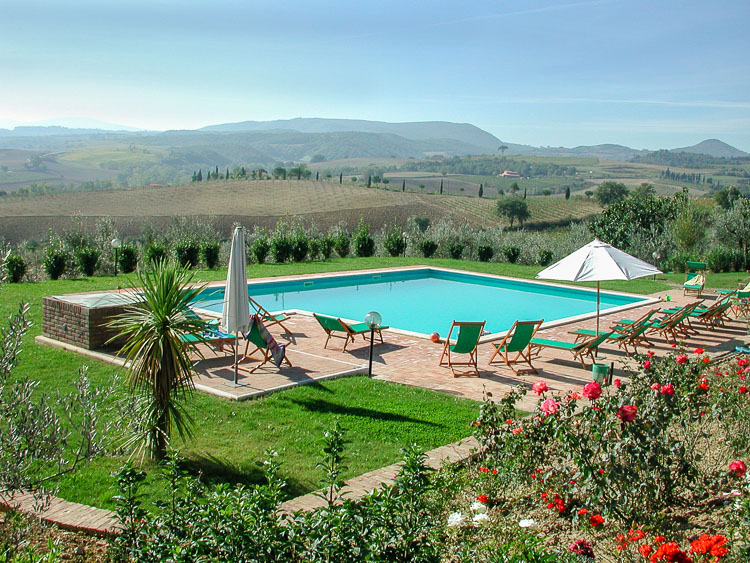 Toskana Ferienwohnung Belvedere im Agriturismo Azienda Sanguineti mit Pool und Wellness