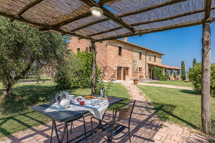 Ferienwohnung Falegname Toskana Agriturismo Borgo Bacco mit Pool bei Siena Gartensitzplatz 3