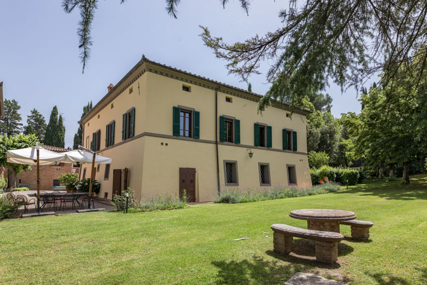 Ferienwohnung Villa familienfreundlicher Toskana Agriturismo Campana mit Pool bei Siena Blick vom Garten