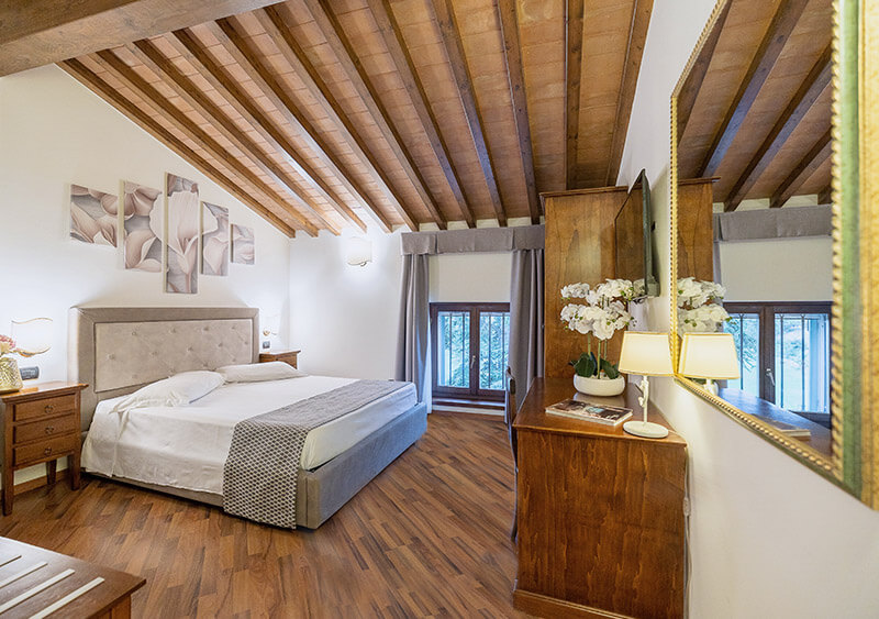 Hotel Villa Cariola mit Pool und Restaurant am Gardasee Ost-Seite Superior