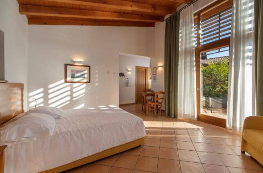 Ferienwohnung Monolocale mit Seeblick im Landgut Ca' del Lago mit Pool